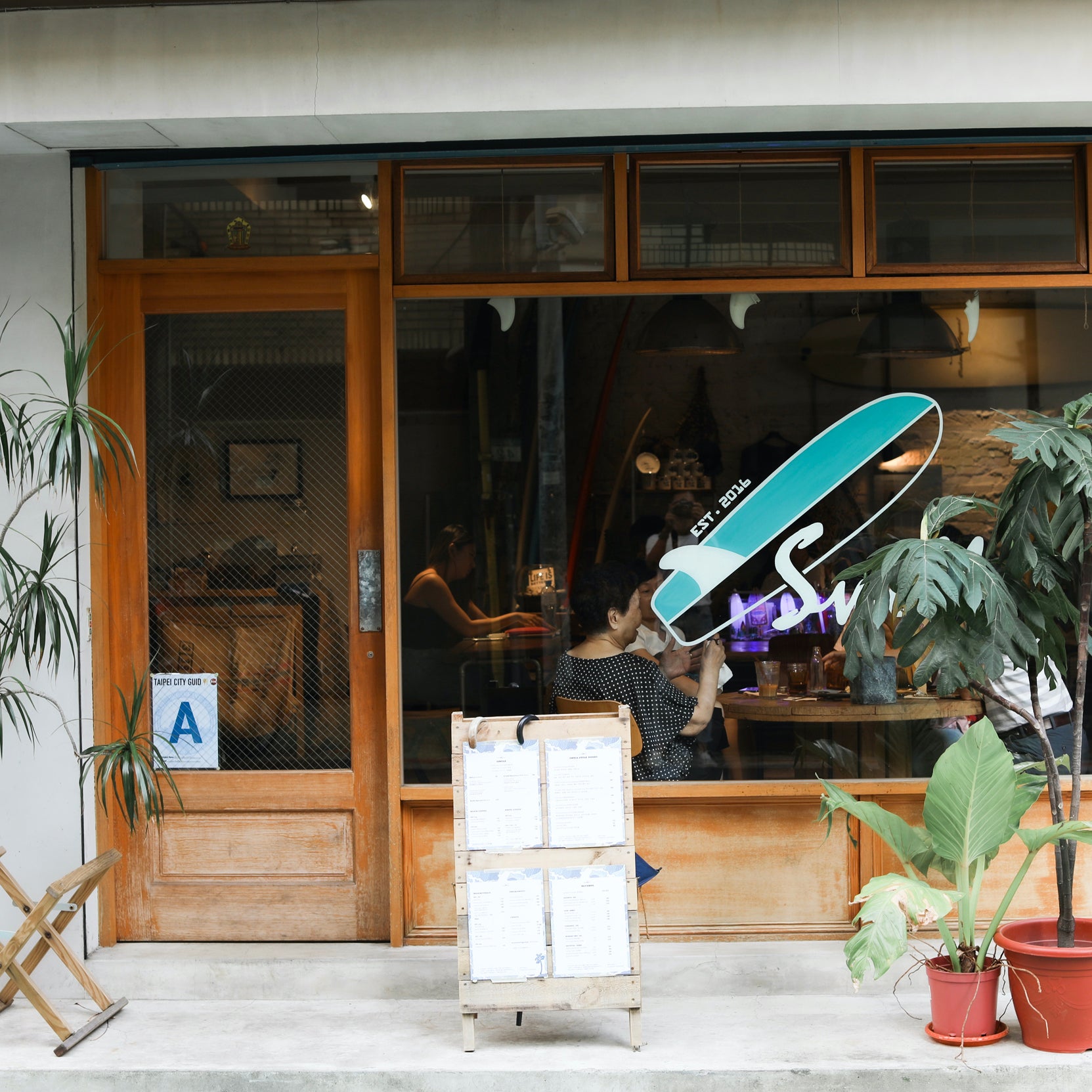 3 Trendy Cafés for Increasing Productivity & Creativity