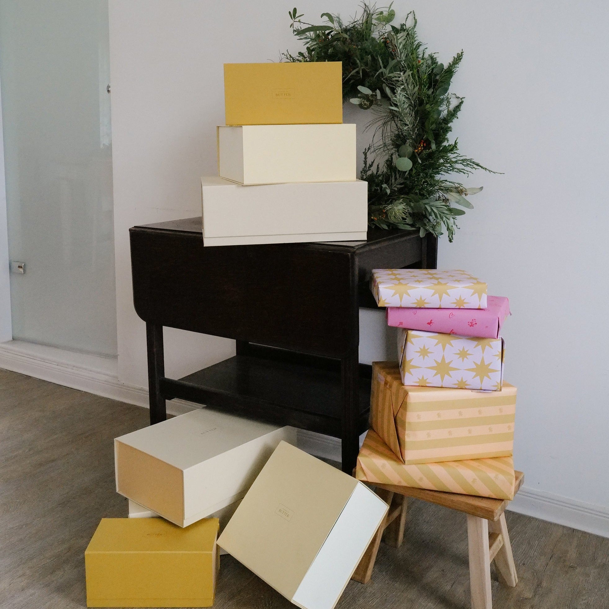 Gift Box with 6 Personalized Baubles