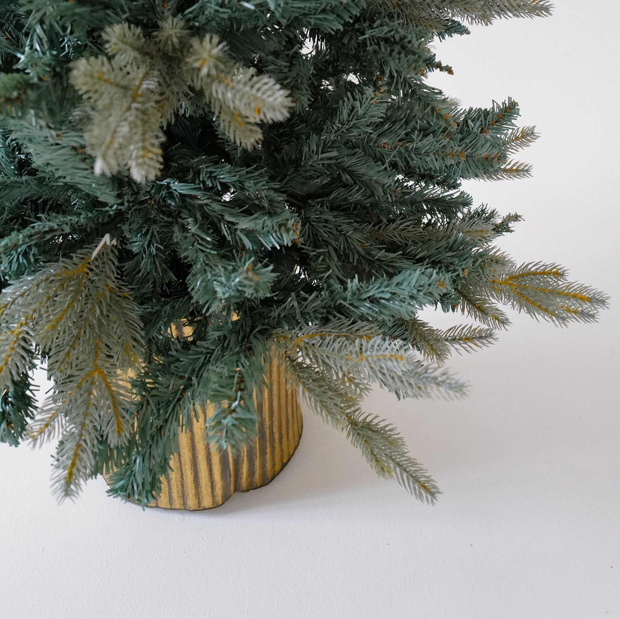 Christmas Tree with Gold Pot Details